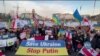 Мітинг в Лос-Анджелесі: українці вимагали жорсткіших санкцій, а деякі росіяни навіть палили свої паспорти. Відео