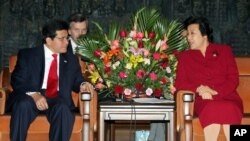 2005年11月18日，中國司法部長吳愛英在北京會見美國總檢察長（司法部長）阿爾貝托·岡薩雷斯（Alberto Gonzales）。2017年10月14日，中共官方透露吳愛英被開除黨籍。