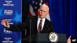 Le vice-président Mike Pence lors d'un événement sur les réductions d'impôts et l'économie à Council Bluffs, Iowa, le 6 mars 2018.