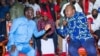 Kiongozi wa chama cha Upinzani cha ODM, Raila Odinga (Kushoto) na Rais Uhuru Kenyatta.