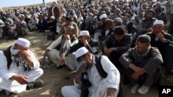 Wananchi wa Afghanistan wakiomboleza vifo vya ndugu na jamaa zoa.