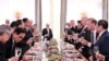 ប្រធានាធិបតី​អាមេរិក​លោក Joe Biden និង​មេដឹកនាំ​អាស៊ាន​នៅ​ក្នុង​ពិធី​ទទួល​អាហារ​ពេល​ល្ងាច​រួម​គ្នា ​នៅ​សេតវិមាន​ក្នុង​រដ្ឋធានី​វ៉ាស៊ីនតោន​ កាល​ពី​ថ្ងៃ​ទី​១២ ខែ​ឧសភា ឆ្នាំ​២០២២។ (Facebook/Cambodian PM Hun Sen)