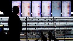 Une vaste tempête hivernale sème le chaos dans les aéroports américains