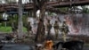 ARCHIVES - Des troupes russes à Marioupol, un territoire sous le gouvernement de la République populaire de Donetsk, dans l'est de l'Ukraine, le 18 mai 2022.