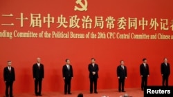 2022年10月23日，在中共二十屆一中全會後，中共新一屆中央政治局常委與中外媒體見面。