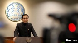 លោក Prayuth Chan-ocha នាយក​រដ្ឋ​មន្ត្រី​ថៃ​ថ្លែង​ក្នុង​សន្និសីទ​កាសែត​មួយ​ នៅ​ពេល​ដែល​យោធា​ប្រារព្ធ​ខួប​៣ឆ្នាំ​នៃ​ការ​ធ្វើ​រដ្ឋប្រហារ​នៅ​ក្នុង​ក្រុង​បាងកក ប្រទេស​ថៃ កាលពី​ថ្ងៃទី២៣ ខែឧសភា ឆ្នាំ២០១៧។