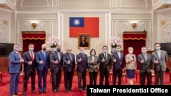 台灣總統蔡英文2022年4月15日在台北會晤到訪的美國國會議員代表團。（照片來自台灣總統府網站）