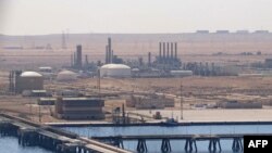 Le port pétrolier de Brega à Marsa Brega, à quelque 270 km à l'ouest de Benghazi, dans l'est de la Libye, le 24 septembre 2020. 
