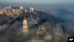 基輔洞窟修道院(Monastery of the Caves)，又名佩喬爾斯克修道院(Kyiv-Pechersk Lavra)。俄軍又一次對基輔發動猛烈攻勢，該修道院的命運令人擔憂。