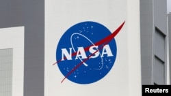 佛羅里達州卡納維拉爾角肯尼迪太空中心的NASA標識。