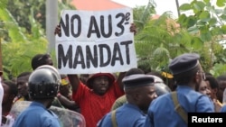 Des manifestants opposés à un troisième du président Pierre Nkurunziza, à Bujumbura, Burundi