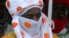 Sarkin Kano Muhammadu Sanusi II (Hagu) Ya Na Mika Kyauta Ga Muhammed Babangida, Wanda Ya Lashe Wasan Dawakai a Karakashin Kungiyar MTN a Lokacin Gasar Lashe Kofin Hassan E. Hadeja a Kaduna a Ranar 4 ga Watan Nuwamba, 2015