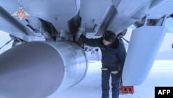 FILE - MiG-31K fighter ya jeshi la anga la Russia inayobeba kombora aina ya Kinzhal Russia. (Picha na Wizara ya Ulinzi ya Russia na AFP).
