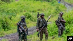 Des rebelles du M23 dans la ville de Kibumba, dans l'est de la République démocratique du Congo, le 23 décembre 2022.
