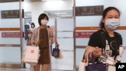 資料照：2020年7月7日，台北松江機場組織模擬外籍旅客到達台北進站的情景，以提高旅客順利出關的步驟。