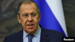Sergueï  Lavrov a exigé le retrait de toute "infrastructure militaire" située en Ukraine et dans des pays frontaliers.