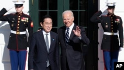 美國總統喬·拜登在白宮歡迎來訪的日本首相岸田文雄。(2013年1月13日)