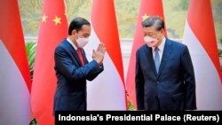 中國領導人習近平在北京會晤到訪的印度尼西亞總統佐科∙維多多。 （2022年7月26日）