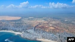 Cette photo publiée et prise le 18 décembre 2012 par l'UA-UN IST montre une vue aérienne de Marka, à environ 70 km au sud-ouest de Mogadiscio. La ville a été libérée par les forces de l'AMISOM en août 2012.
