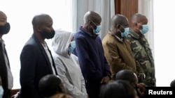 Watuhumiwa katika kesi ya mauaji ya ya wakili wa haki za binadamu Willie Kimani na wengine wawili wakiwa kizimbani wakiwa mahakamani, Nairobi, Kenya, Julai 22, 2022. 