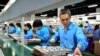 Chaîne de production de batteries au lithium dans une usine de Yichang, province du Hubei, Chine, 28 mai 2019 (Reuters)