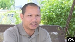លោក ម៉ែន វណ្ណៈ ជា​សកម្មជន​នយោបាយ​ម្នាក់ និង​ពលរដ្ឋ​ខ្មែរ​អាមេរិកាំង ដែល​មាន​សិទ្ធិ​បោះឆ្នោត​នោ​ទីក្រុង​ឡូវែល រដ្ឋ​ម៉ាសាឈូសេត កាលពី​ថ្ងៃទី៣ ខែសីហា ឆ្នាំ២០១៦។ (VOA Khmer)