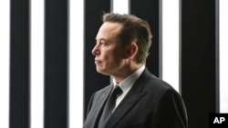 美國電動汽車公司特斯拉的行政總裁馬斯克在德國格倫海德出席特斯拉工廠開工儀式。 （2022年3月22日）