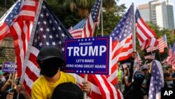 2019年12月1日香港民主派人士在美國駐香港總領館外集會，呼籲特朗普總統協助並要求香港警察停止暴力。 