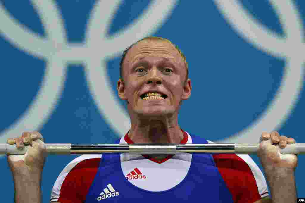 Russia's Andrey Demanov competes during the men's 94kg group A weightlifting event of the London 2012 Olympic Games at The Excel Centre in London on August 4, 2012.