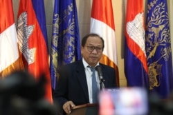 រូបឯកសារ៖ លោក ផៃ ស៊ីផាន អ្នកនាំពាក្យរបស់រដ្ឋាភិបាល ថ្លែងនៅក្នុងសន្និសីទសារព័ត៌មាន នៅទីស្តីការគណៈរដ្ឋមន្រ្តី កាលពីថ្ងៃទី៥ ខែកក្កដា ឆ្នាំ២០១៩។ (ស៊ុន ណារិន/VOA)