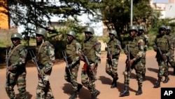 Des militaires maliens à Bamako, Mali, 21 novembre 2015.