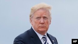 ប្រធានាធិបតី Donald Trump ឡើង​យន្តហោះ Andrews Air Force ដើម្បី​​ធ្វើដំណើរ​ទៅកាន់​​ Charlotte បុរី​ញូវយ៉ក។