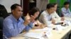 លោក​ អំ សំអាត​ អ្នក​សម្របសម្រួល​បច្ចេកទេស​នៃ​អង្គការ​សិទ្ធិមនុស្ស​លីកាដូ (ឆ្វេង) ​ថ្លែង​នៅ​ក្នុង​សន្និសីទ​​ព័ត៌មាន​អំពី​យុទ្ធនាការ​​«ឈប់​និង​ពិគ្រោះ​យោបល់​លើ​ច្បាប់​​ស្តី​ពី​សមាគម​និង​អង្គការ​មិនមែន​រដ្ឋាភិ​បាល» កាល​ពី​ថ្ងៃ​ច័ន្ទ​ទី​៤ ខែ​ឧសភា ឆ្នាំ​២០១៥។ មាន​តំណាង​អង្គការ​ក្រៅ​រដ្ឋាភិបាល​ជាតិ​និង​អន្តរជាតិ​ប្រមាណ​២៧០ ចូល​រួម​នៅ​ក្នុង​សន្និសីទ​ព័ត៌មាន​នោះ អំពី​សេចក្តី​ព្រាង​ច្បាប់​អង្គការ​ដ៏​ចម្រូងចម្រាស់​នេះ​ដែល​ពួក​គេ​​បារម្ភ​ថា ច្បាប់​នេះ​មាន​ចេតនា​​រិតត្បិត​សេរីភាព​របស់​ពួក​គេ។ (នៅ វណ្ណារិន/VOA)