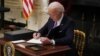 លោក Biden បញ្ជា​ឱ្យ​សហរដ្ឋ​អាមេរិក​ចូល​រួម​ជា​ថ្មី​ក្នុង​​កិច្ច​ព្រមព្រៀង​ក្រុង​ប៉ារីស​ស្តី​ពី​អាកាសធាតុ​និង​ក្នុង​អង្គការ​សុខភាព​ពិភពលោក​
