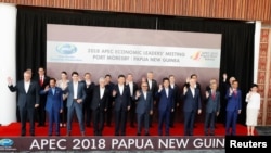 亞太經合會議團體照。
