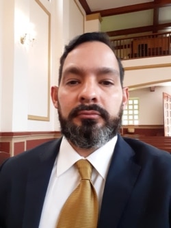 Pedro Meneses, director de bienestar de la Asociación Central de Venezolanos en Colombia Asocvenecol. Es colombo-venezolano y hace parte del primer grupo de caminantes que llego a Colombia, en 2017. [Foto: Cortesía]