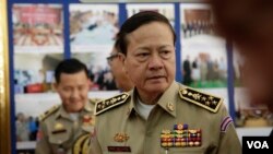 រូប​ឯកសារ៖ លោកនាយឧត្ដមសេនីយ៍ នេត សាវឿន អគ្គស្នងការនគរបាលជាតិ មានវត្តមានក្នុង មហាសន្និបាតប្រចាំឆ្នាំរបស់នគរបាលជាតិ ក្នុងបរិវេណក្រសួងមហាផ្ទៃ រាជធានីភ្នំពេញ កាលពីថ្ងៃទី០៦ ខែកុម្ភៈ ឆ្នាំ២០១៨។ (អូន ឆេងប៉រ/VOA)