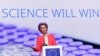 Presidentja e Komisionit Evropian Ursula von der Leyen gjatë një vizite në kompaninë amerikane Pfizer, në Puurs, Belgjikë (23 prill 2021)