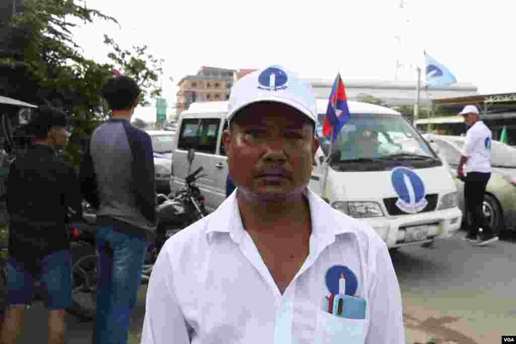 លោក គឹម ចាន់ថា បេក្ខជនចៅសង្កាត់ច្បារអំពៅទី២ក្នុងរាជធានីភ្នំពេញ មកពីគណបក្សភ្លើងទៀន។ (ស៊ុន ណារិន/វីអូអេ)