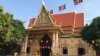 ក្នុង​ករណី​ព្រះអង្គ ចន្ទ មុនី អ្នកតាមដាន​អំពាវនាវ​ឱ្យ​គោរព​សិទ្ធ​គ្នា​ក្នុង​ការជឿ​ដើម្បី​បញ្ចៀស​ជម្លោះ