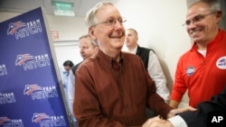 Le leader républicain du Sénat, Mitch McConnell, a été réélu dans le Kentucky (AP)