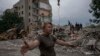 Quinze morts après des tirs de roquettes sur un immeuble d'habitation dans la région de Donetsk