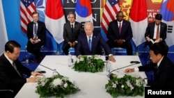 2022年6月29日，美國總統拜登、美國國務卿布林肯、美國國防部長奧斯汀和南韓總統尹錫悅和日本首相岸田文雄在馬德里舉行的北約峰會上會面。 