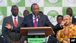 Uhuru Kenyatta s'adresse à la foule dans le quartier de Bomas, à Nairobi, Kenya,le 11 août 2017.