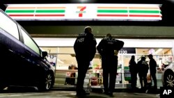 Opérations de la police de l'immigration dans des épiceries 7-Eleven à Los Angeles, 10 janvier 2918.