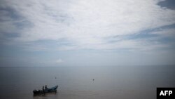 Les deux bateaux transportant 70 personnes,"ont été victimes d'une panne moteur et se sont perdus en mer", selon l'Agence portuaire maritime et fluviale de Madagascar.