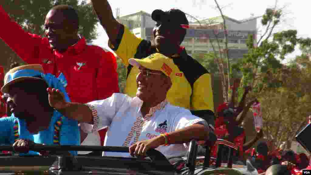 Viongozi wa Jubilee wakiwasili kwa mkutano wa mwisho wa kampeni yao Nairobi
