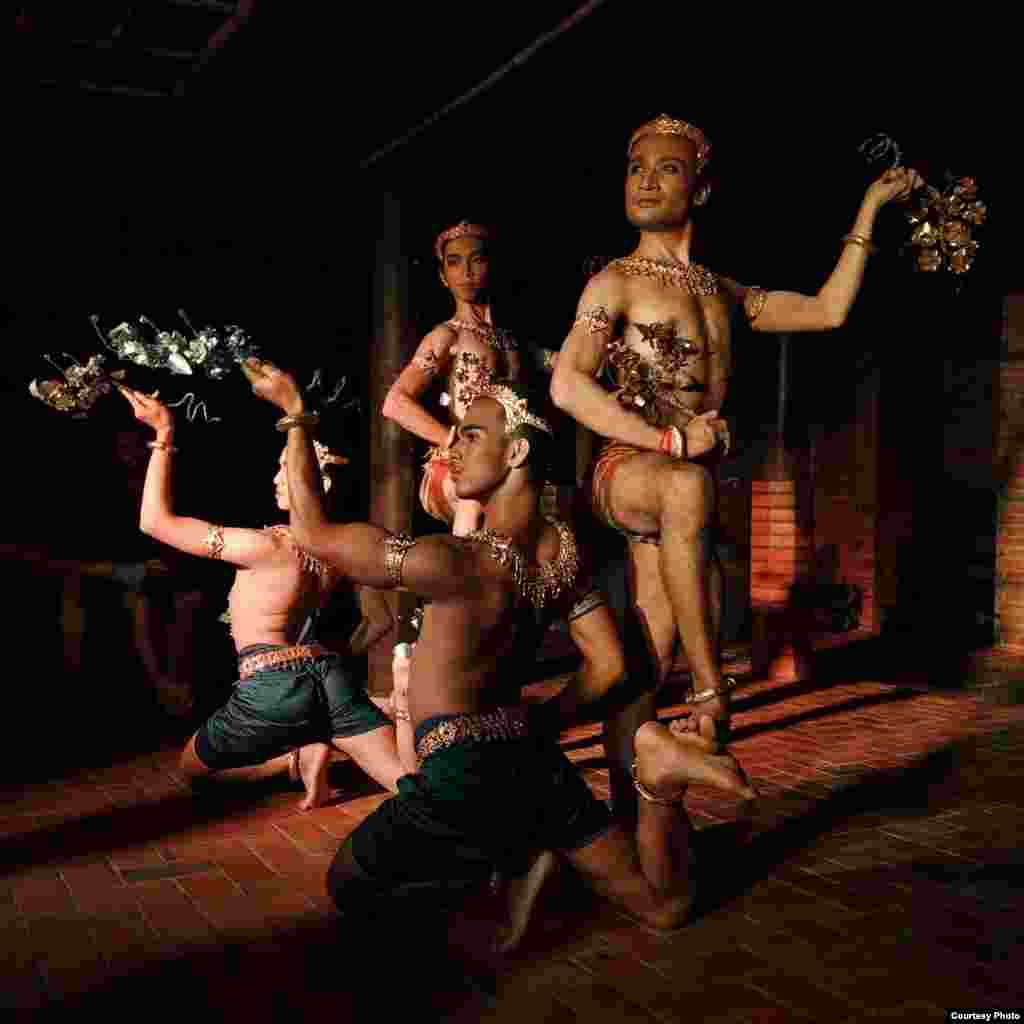 Prumsodun Ok & NATYARASA company performs Robam Santhyea Vehea which showcases the use of Khmer classical dance, music, and costume to depict the love and marriage of two men, Siem Reap, Cambodia, July 14, 2017. (Photo: Lina Goldberg)