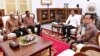 Dua pemilik warung yang dijarah massa dalam demonstrasi dan kerusuhan 21-22 Mei, Abdul Rajab dan Ismail, diundang Presiden Jokowi ke Istana Merdeka, Jumat sore (24/5). (Courtesy: Setpres RI)