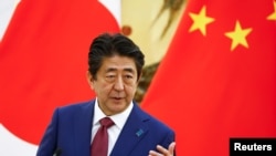 時任日本首相的安倍晉三在北京人大會堂出席記者會（2018年10月26日，路透社）